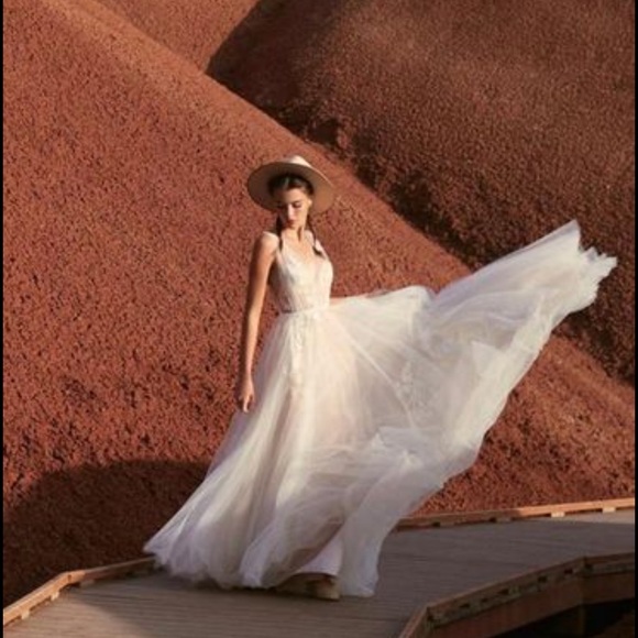 Willowby by Watters Lainie Wedding Dress - Picture 7 of 9